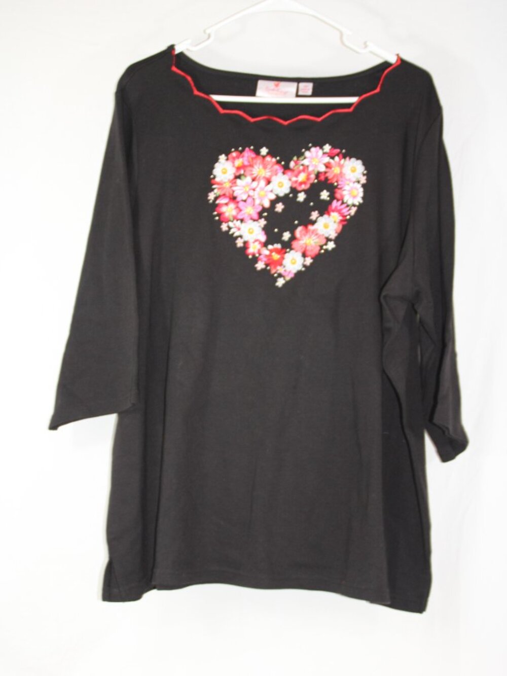 Quacker Factory Women's  Blooming Heart 3/4 Sleeve Scallop Trim T-Shirt  Size 2X